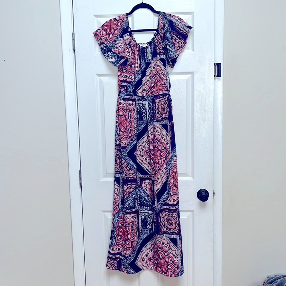 Medium women’s long maxi dress with sleeves